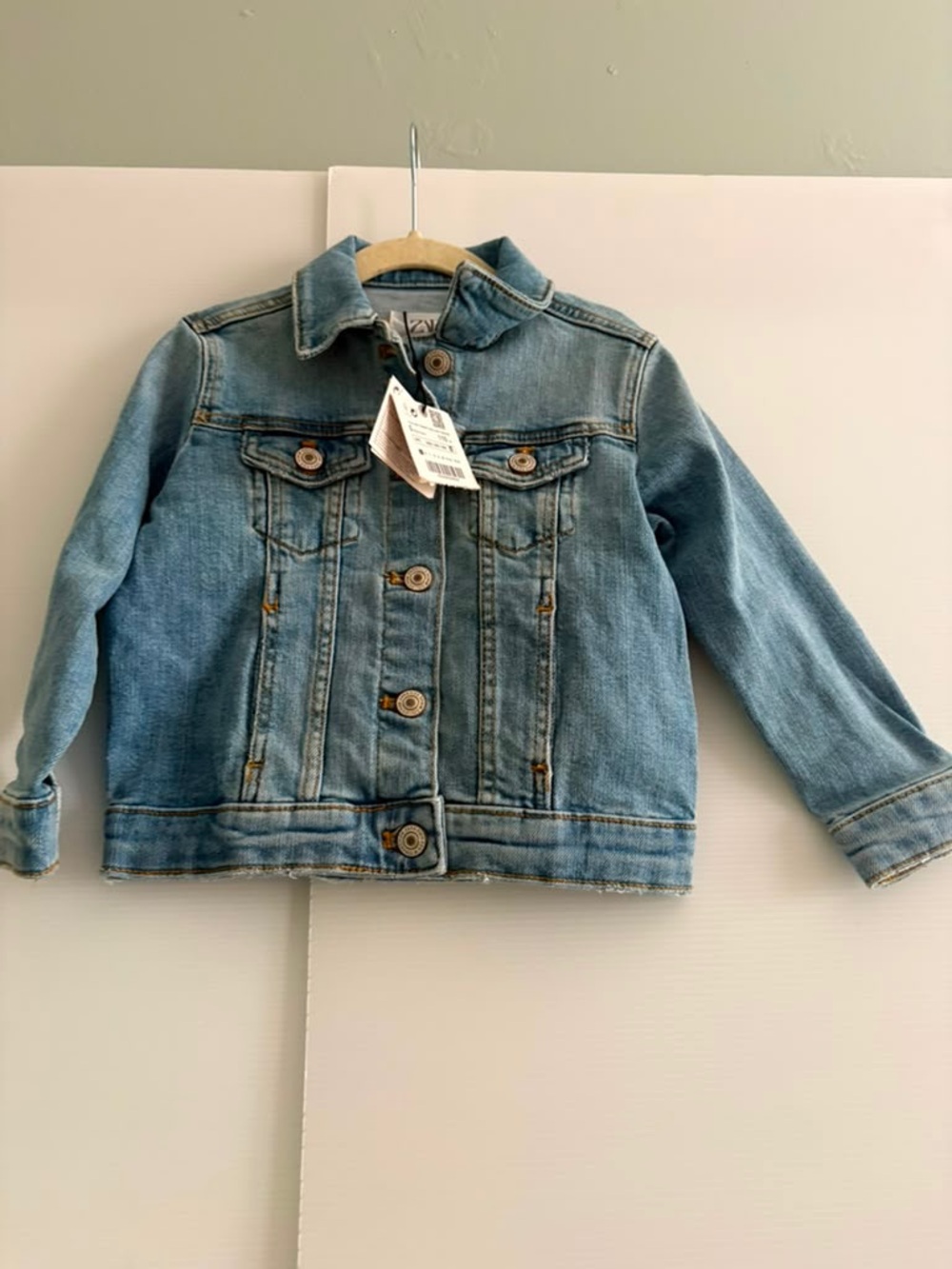 NWT Zara Kids Distressed Denim Jacket - Light Wash Size 5 Girls - Picture 2 of 9